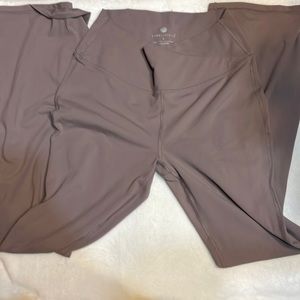 Yogalocious pants, size large.